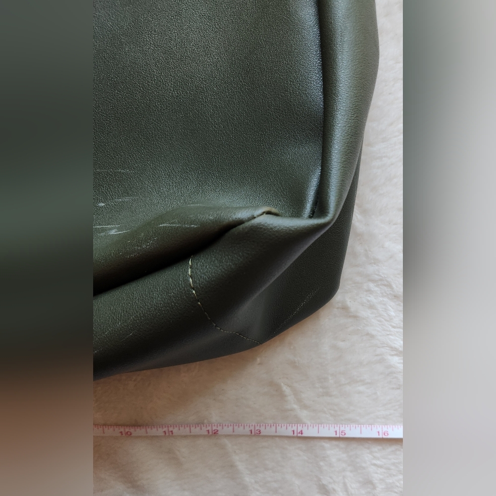 Neiman Marcus Green Shoulder Vegan Leather Bag with Modern Trapezoidal Design - Picture 4 of 13
